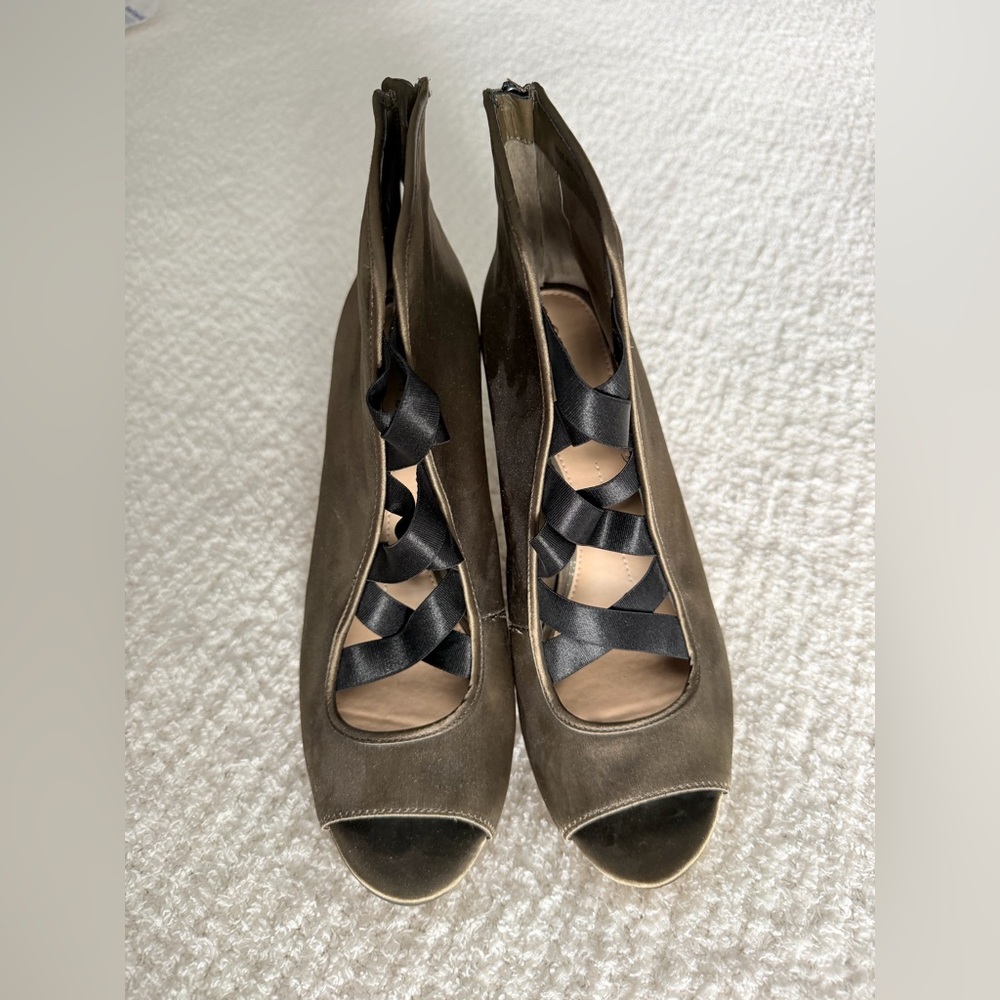 Gianni Bini Viktory Heels Size 9 Metallic Bronze Strappy Bootie Stiletto